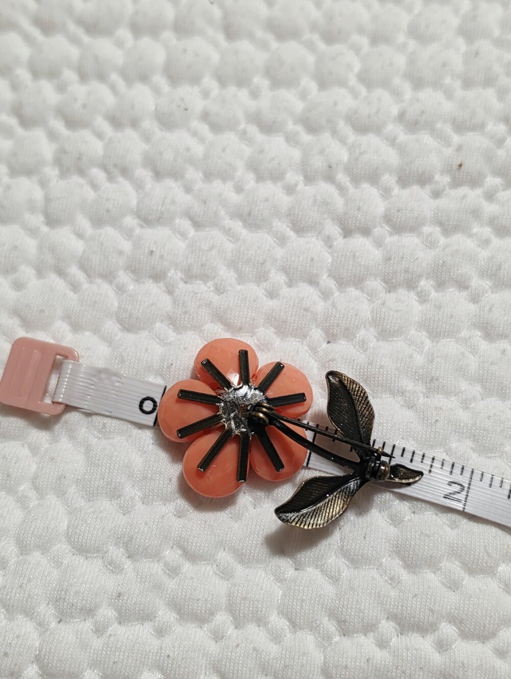 Vintage Lucite Flower, Gold Tone Brushed Metal Brooch - Picture 6 of 6